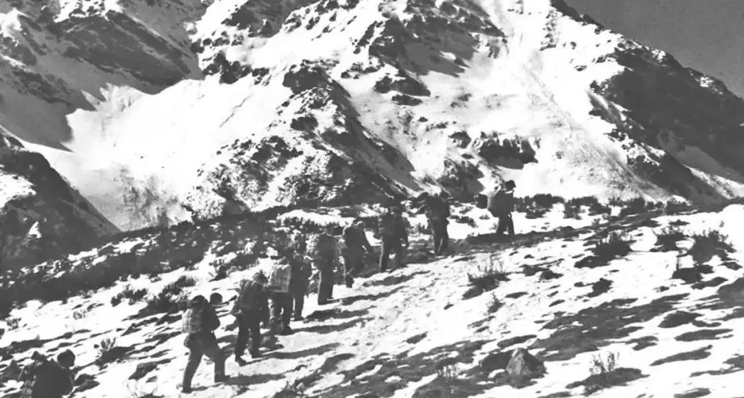 詩(shī)詞賞析|七律●長(zhǎng)征(圖2) 詩(shī)詞賞析|七律●長(zhǎng)征(圖2)